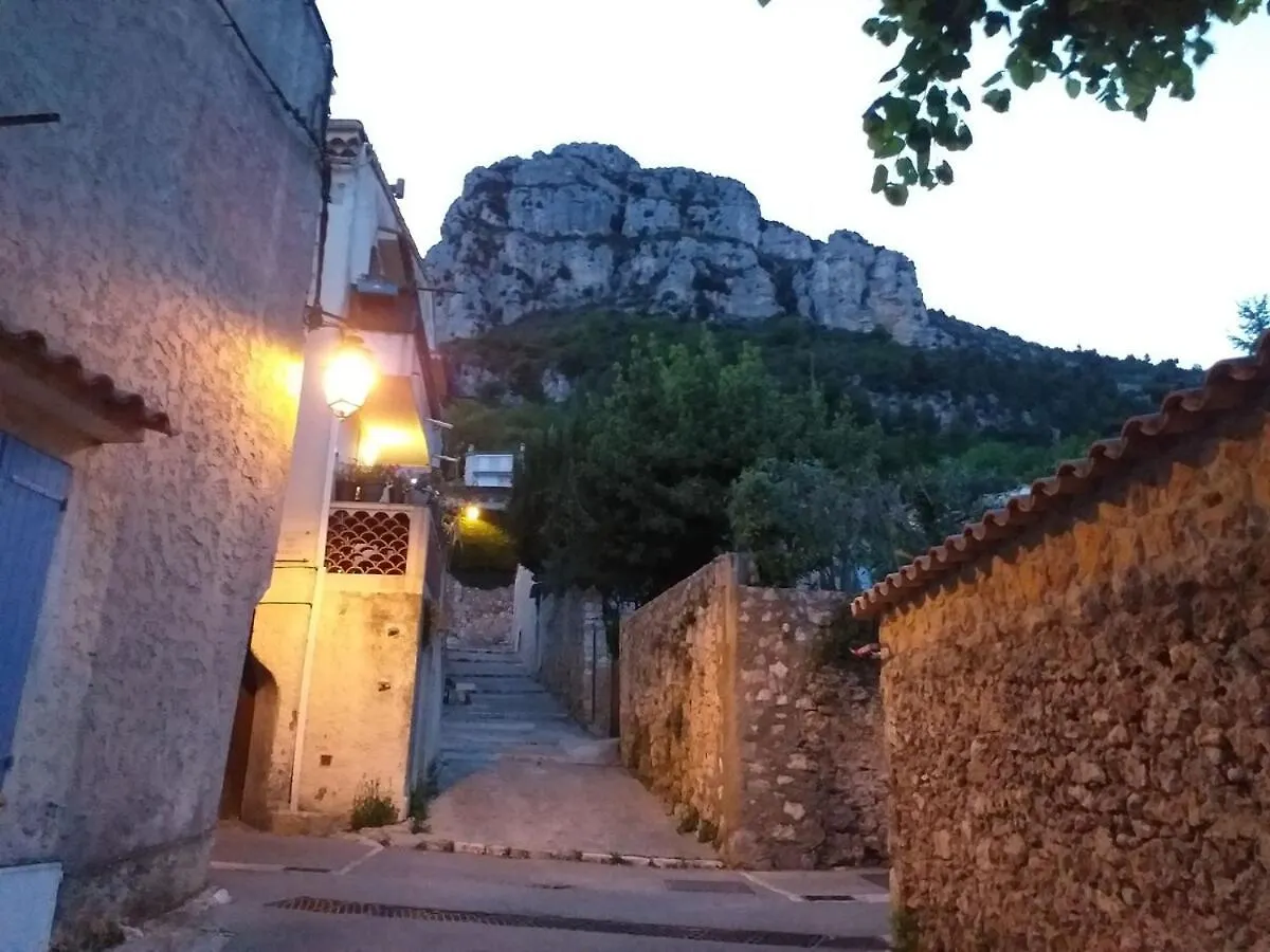 Saint-Jeannet  Maisonnette Au Calme Avec Jardin צרפת