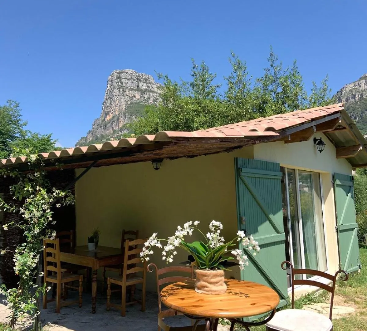 בית נופש Saint-Jeannet  Maisonnette Au Calme Avec Jardin